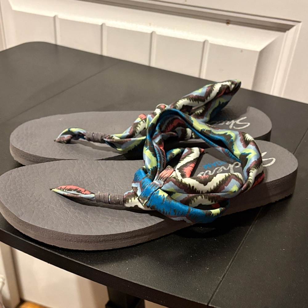 Skechers Black Sandals with Multicolor Straps